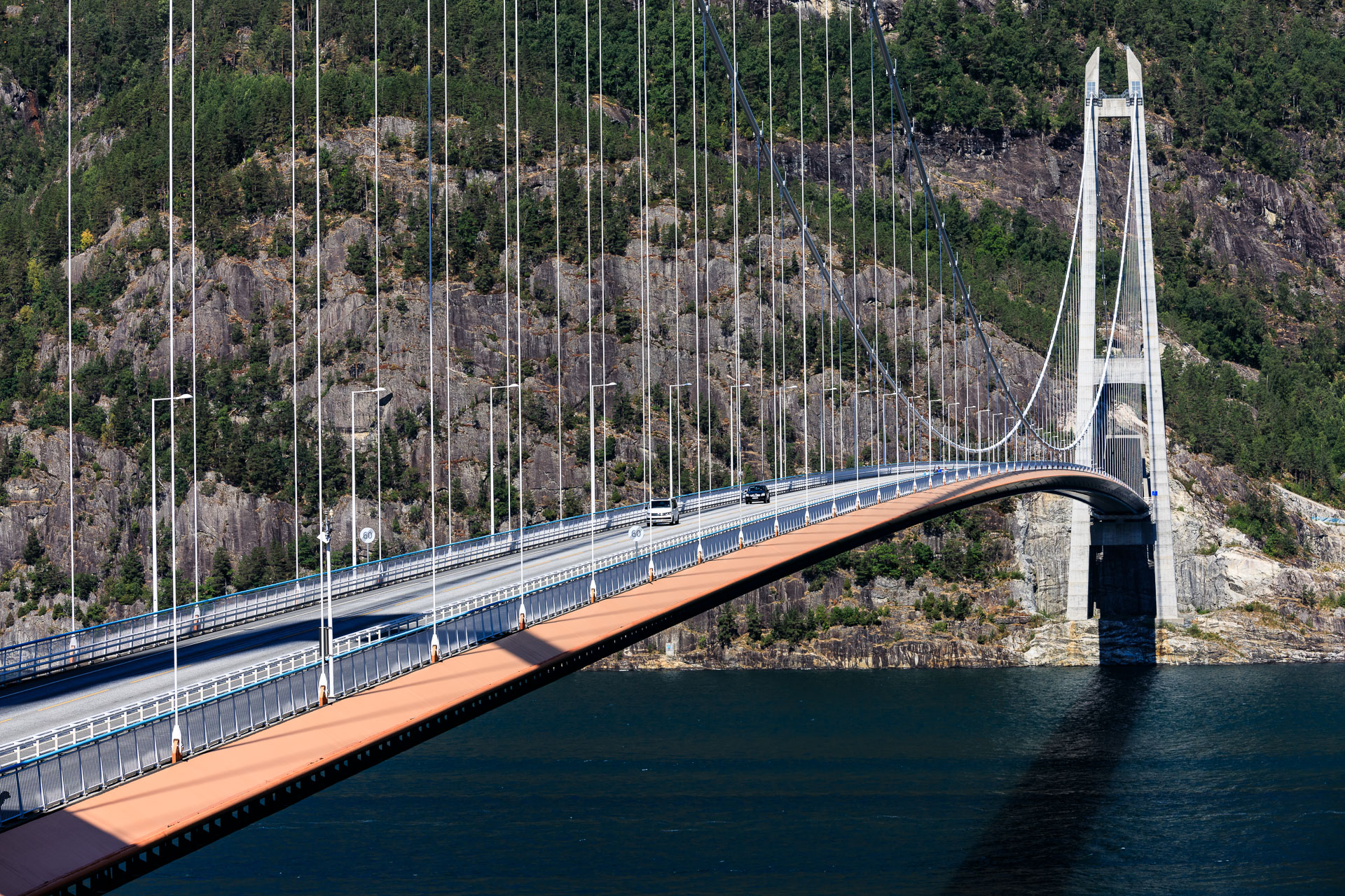 Hardangerbrücke über den Hardangerfjord, Norwegen